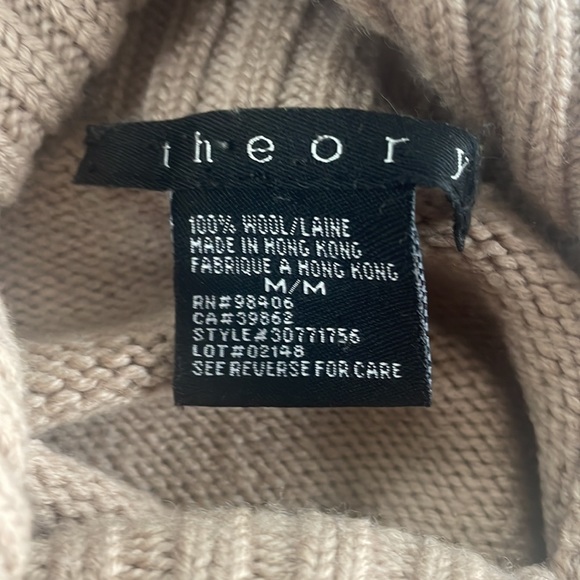 Theory • Tan Split Neck Turtleneck Wool Sweater M - Picture 3 of 3